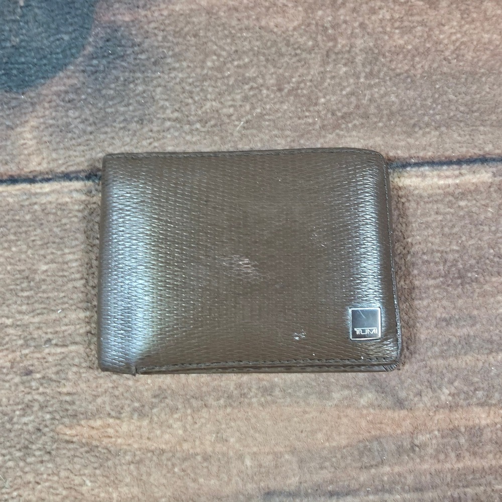 Tumi Bifold Wallet Mens OS Brown Good Textured Leather Logo Plaque